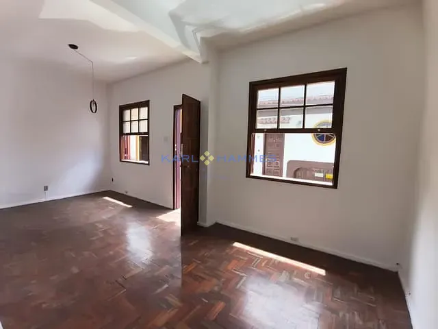Casa 2 quartos e 2 banheiros, à venda, no bairro Duchas em Petrópolis
