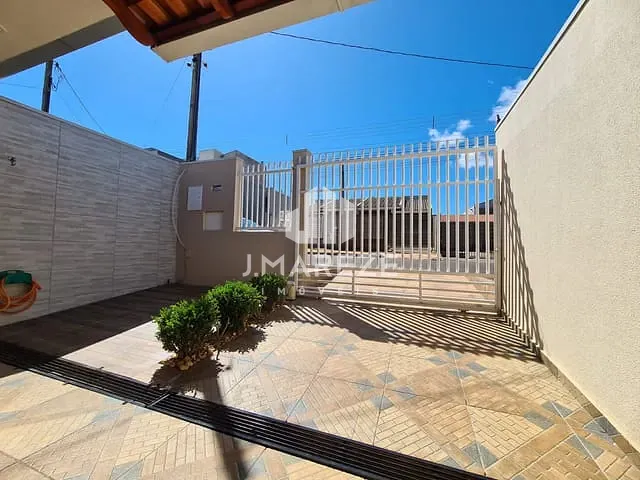 Casa com 207m² 2 quartos e 3 banheiros, à venda, no bairro Residencial Interlagos em Apucarana