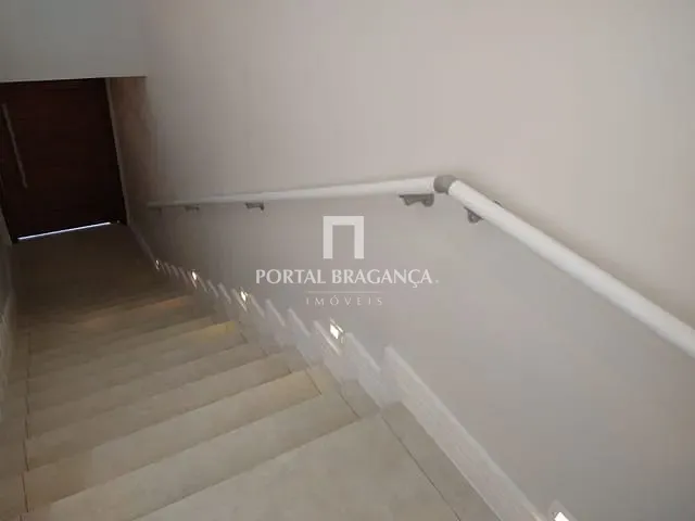 Casa com 477m² 3 quartos e 5 banheiros, à venda, no bairro Condomínio Residencial Campos do Conde em Bragança Paulista