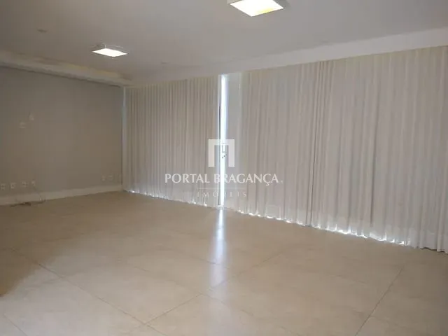 Casa com 477m² 3 quartos e 5 banheiros, à venda, no bairro Condomínio Residencial Campos do Conde em Bragança Paulista