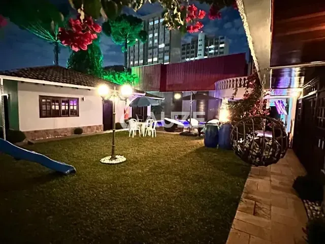 Casa com 560m² 5 quartos e 5 banheiros, à venda, no bairro Parolin em Curitiba