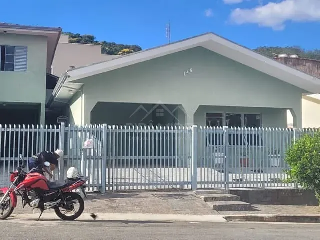 Casa com 287m² 3 quartos e 1 banheiro, à venda, no bairro Parque Primavera em Poços de Caldas