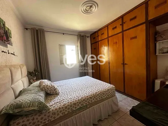 Casa com 375m² 3 quartos e 2 banheiros, à venda, no bairro Centro em Araxá
