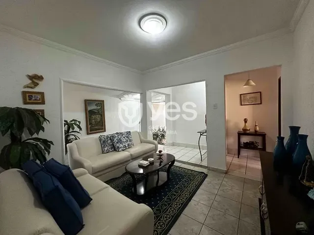 Casa com 375m² 3 quartos e 2 banheiros, à venda, no bairro Centro em Araxá