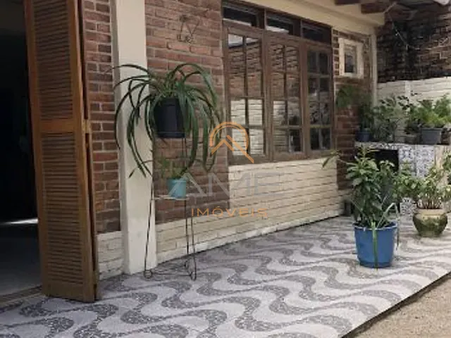 Casa 3 quartos e 2 banheiros, à venda, no bairro Laranjal em Pelotas