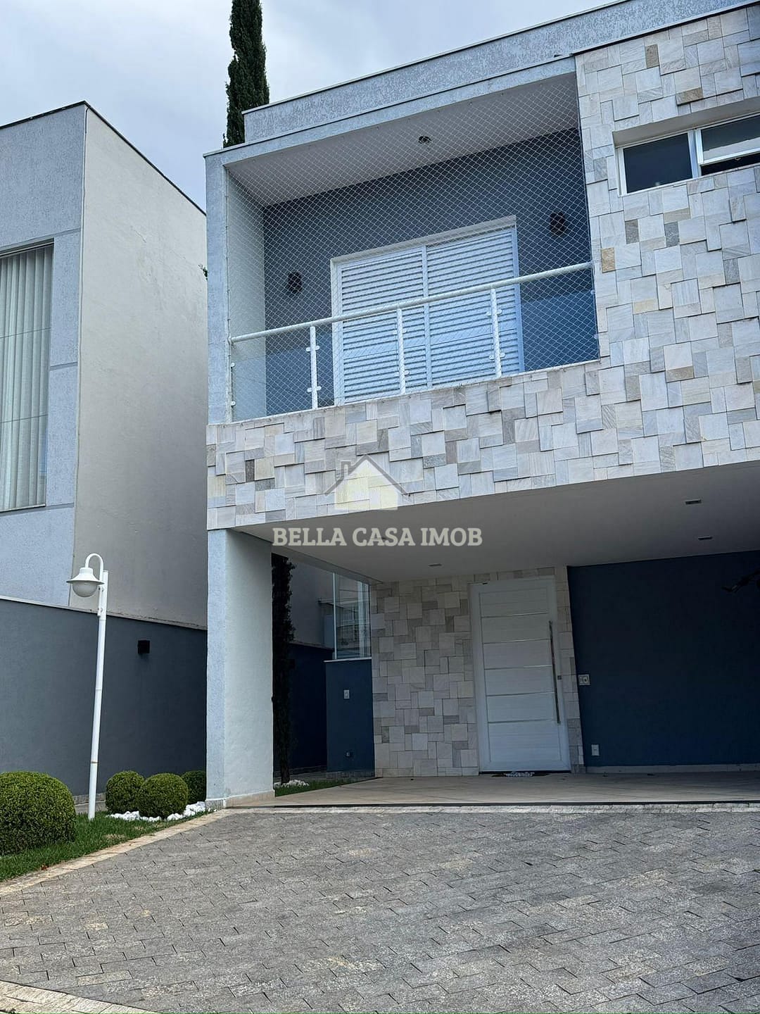 Casa à venda com 3 quartos, 176m² - Foto 1
