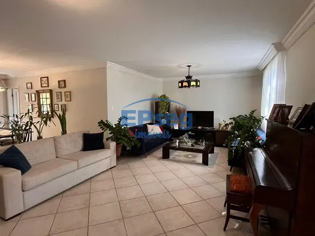 Casa 5 quartos e 5 banheiros, à venda, no bairro Piatã em Salvador