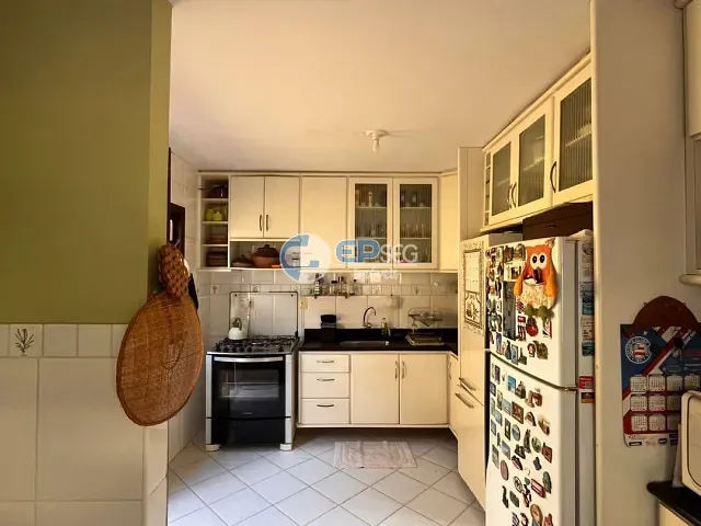 Casa 5 quartos e 5 banheiros, à venda, no bairro Piatã em Salvador