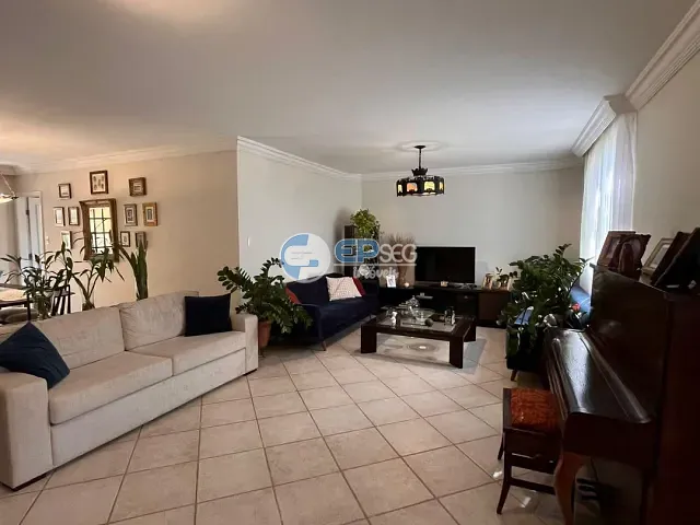 Casa 5 quartos e 5 banheiros, à venda, no bairro Piatã em Salvador