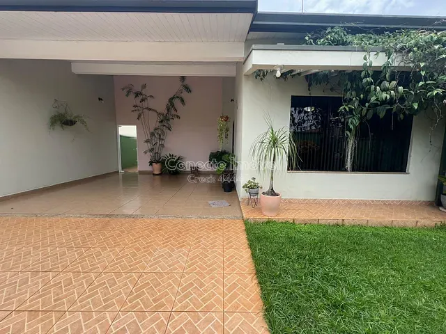 Casa com 250m² 3 quartos e 2 banheiros, à venda, no bairro Parque Residencial Groot em Holambra