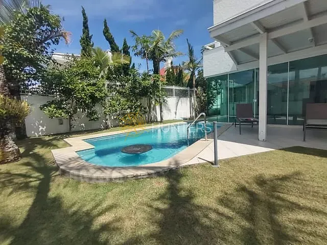 Casa com 700m² 4 quartos e 6 banheiros, à venda, no bairro Jurerê Internacional em Florianópolis