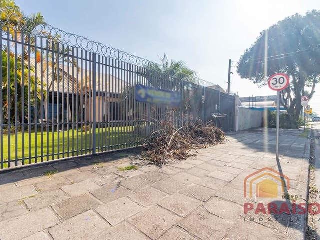 Casa com 770m² 4 quartos e 6 banheiros, à venda, no bairro Boqueirão em Curitiba
