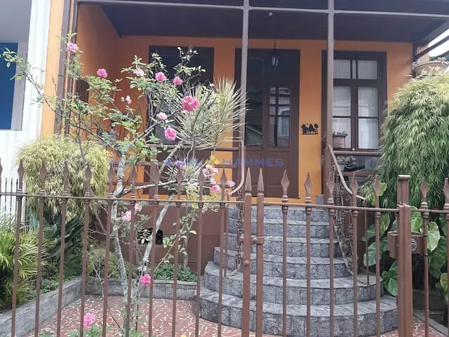 Casa 5 quartos e 2 banheiros, para alugar, no bairro Centro em Petrópolis