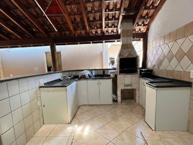 Casa com 250m² 3 quartos e 2 banheiros, à venda, no bairro Centro em Franca