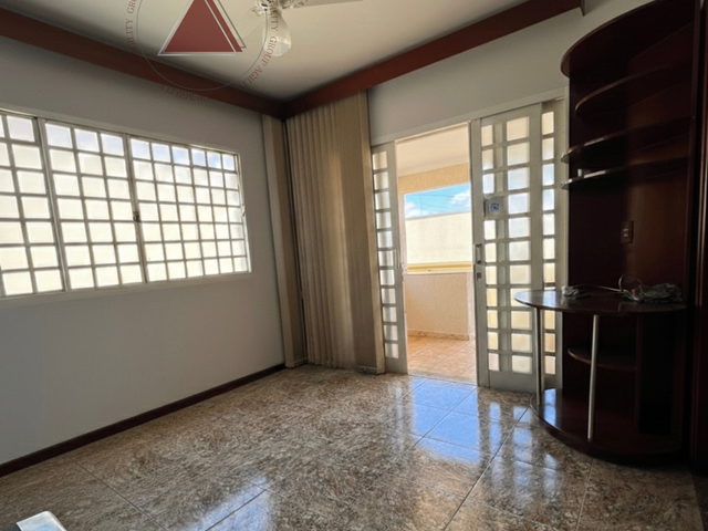 Casa com 250m² 3 quartos e 2 banheiros, à venda, no bairro Centro em Franca