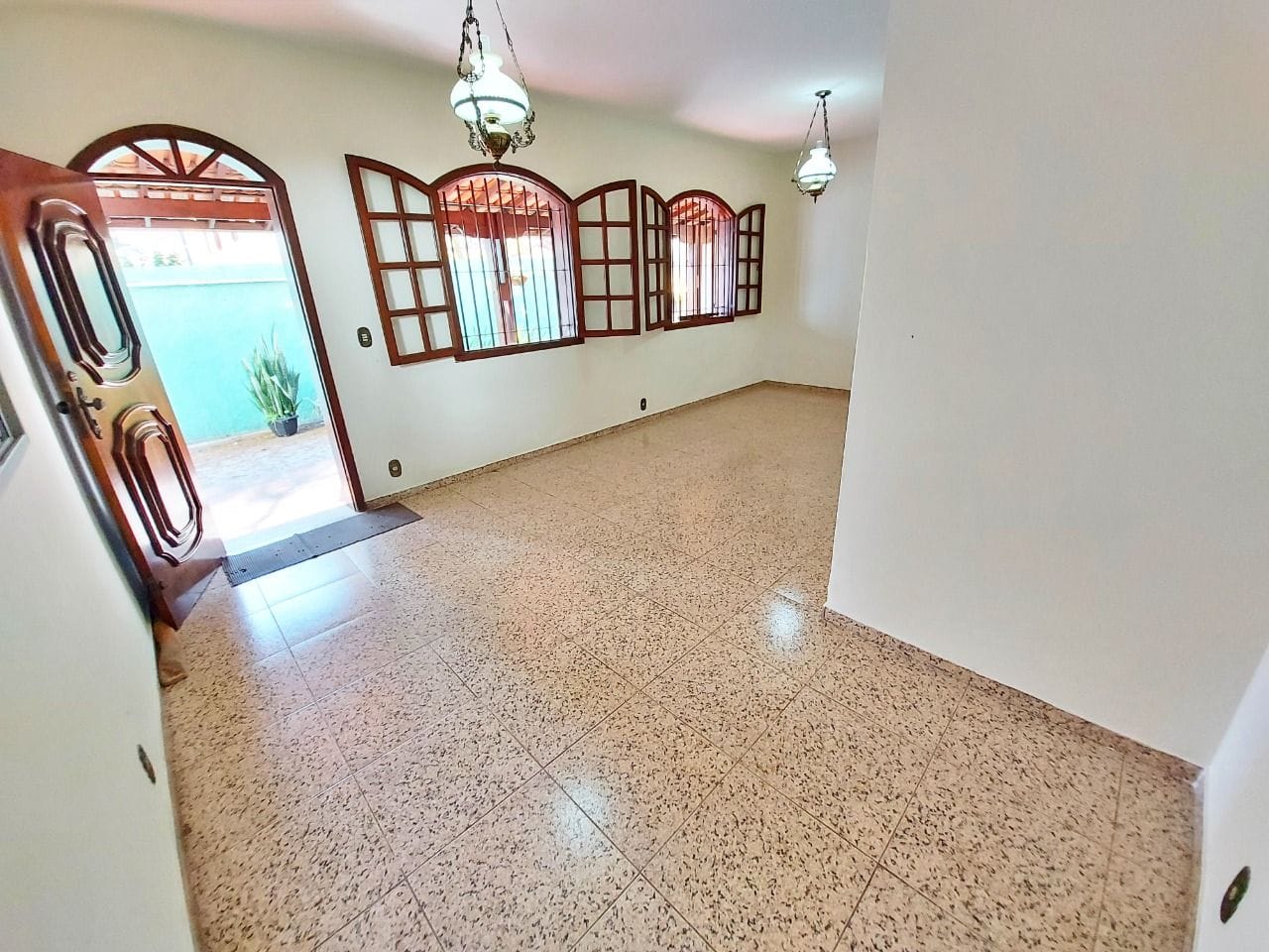 Casa à venda com 2 quartos, suíte, copa reversível e 3 vagas no Bairro Padre Eustáquio – Belo Horizonte/MG