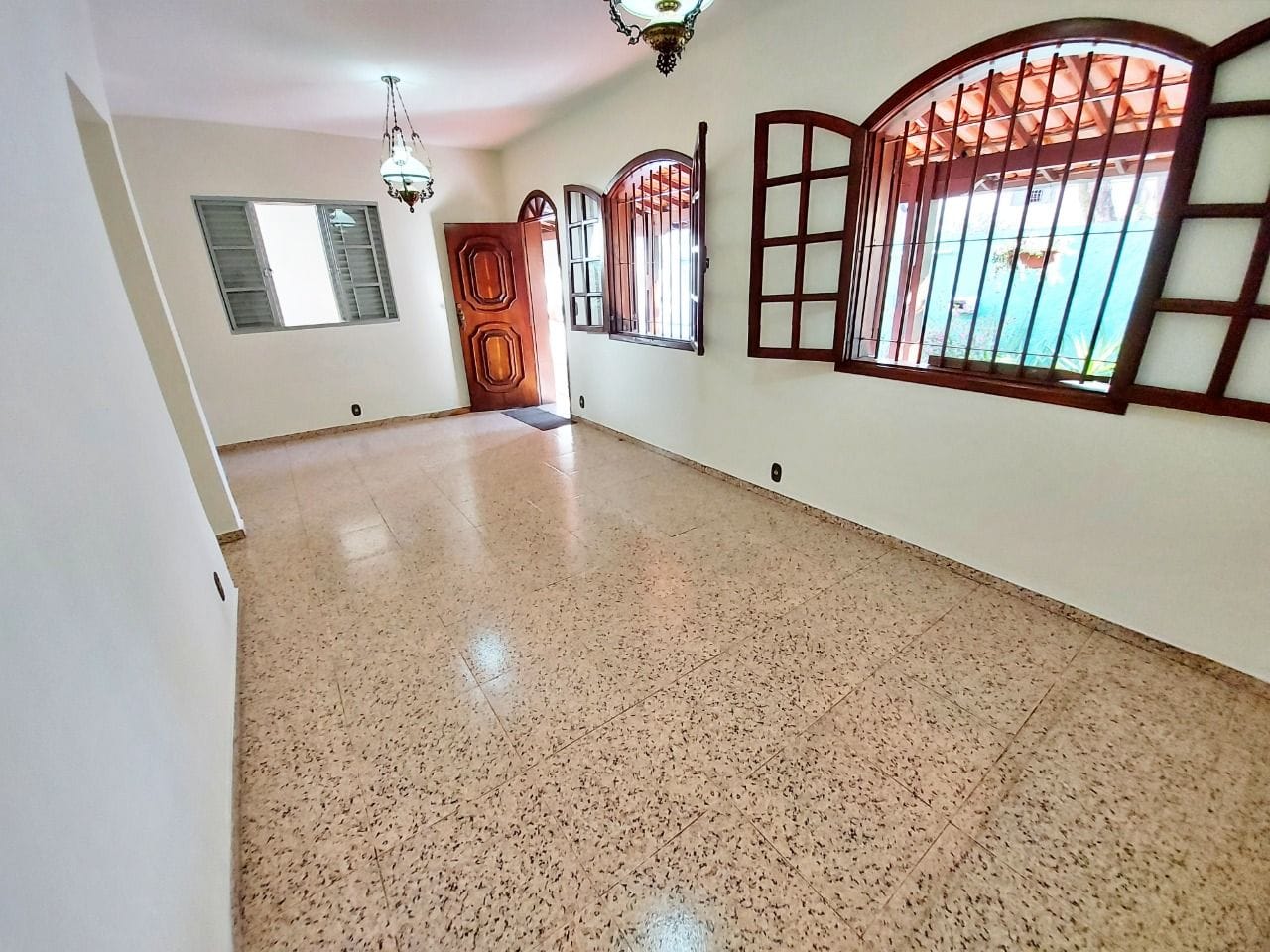 Casa à venda com 2 quartos, suíte, copa reversível e 3 vagas no Bairro Padre Eustáquio – Belo Horizonte/MG