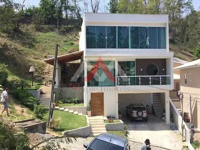 Casa com 250m² 3 quartos e 5 banheiros, à venda, no bairro Maria Paula em Niterói