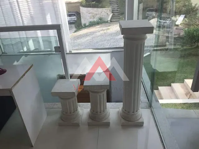 Casa com 250m² 3 quartos e 5 banheiros, à venda, no bairro Maria Paula em Niterói