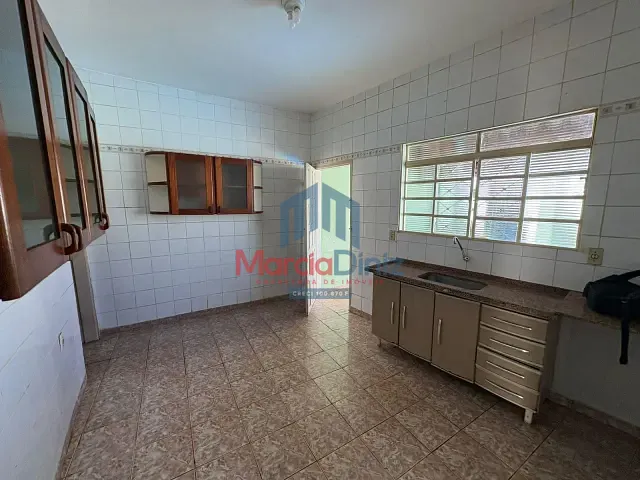 Casa 2 quartos e 1 banheiro, para alugar, no bairro Centro em Ituverava