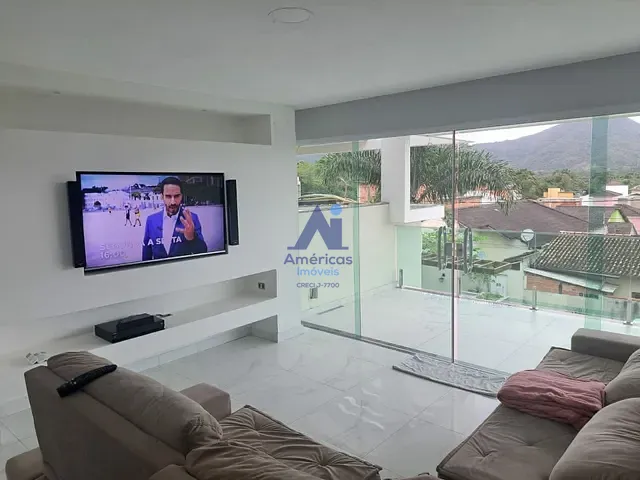 Casa com 550m² 3 quartos e 4 banheiros, à venda ou para alugar, no bairro Guaratiba em Rio de Janeiro