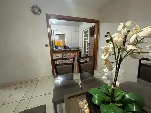 Casa com 200m² 2 quartos e 2 banheiros, à venda, no bairro Giovani Lunardelli em Londrina