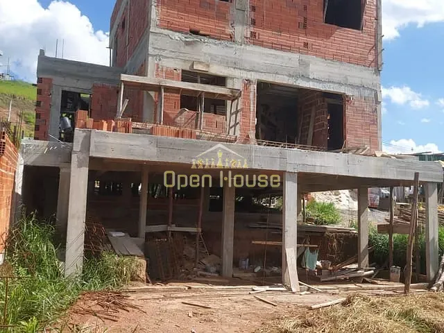 Casa com 255m² 3 quartos e 2 banheiros, à venda, no bairro Serrinha em Pinheiral