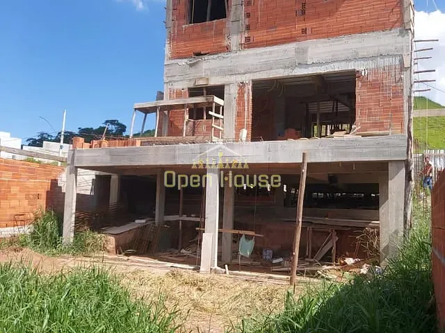 Casa com 255m² 3 quartos e 2 banheiros, à venda, no bairro Serrinha em Pinheiral