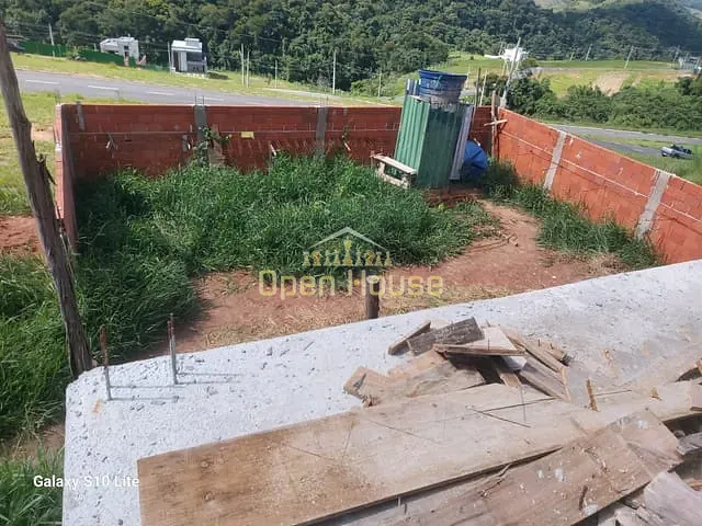 Casa com 255m² 3 quartos e 2 banheiros, à venda, no bairro Serrinha em Pinheiral