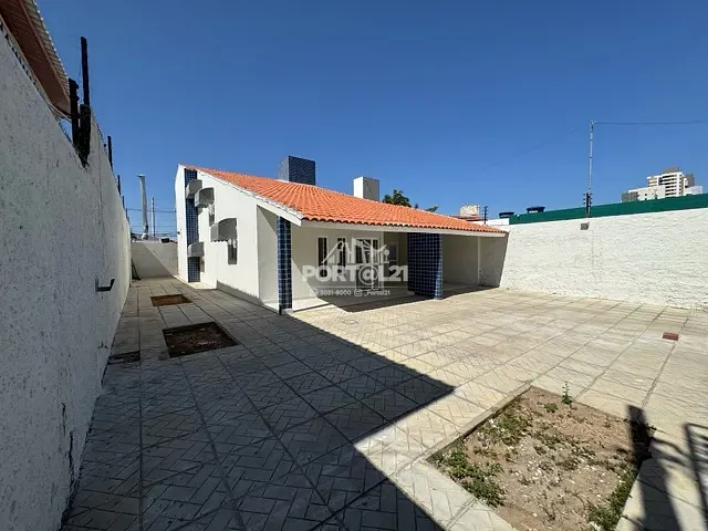 Casa 3 quartos e 4 banheiros, para alugar, no bairro São José em Petrolina