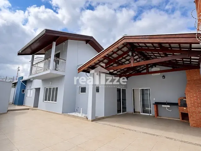 Casa 3 quartos e 3 banheiros, para alugar, no bairro Parque Santa Bárbara em Itapira