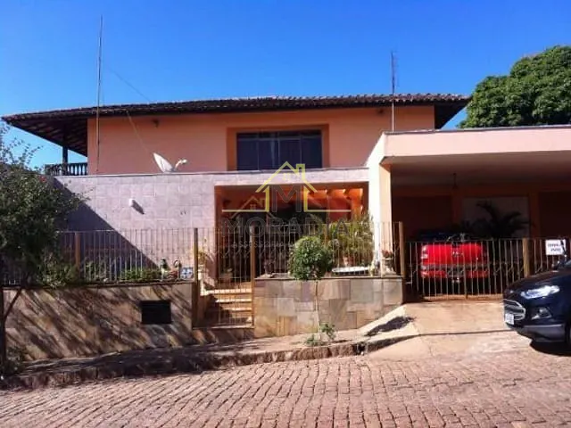 Casa com 680m² 2 quartos e 1 banheiro, à venda, no bairro Centro em Arceburgo