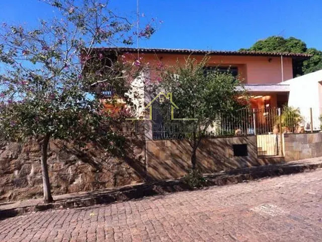 Casa com 680m² 2 quartos e 1 banheiro, à venda, no bairro Centro em Arceburgo