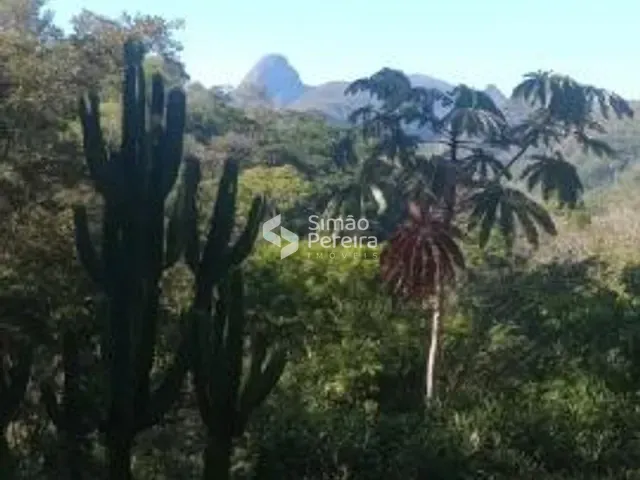 Casa com 4600m² 4 quartos e 2 banheiros, à venda, no bairro Pedro do Rio em Petrópolis