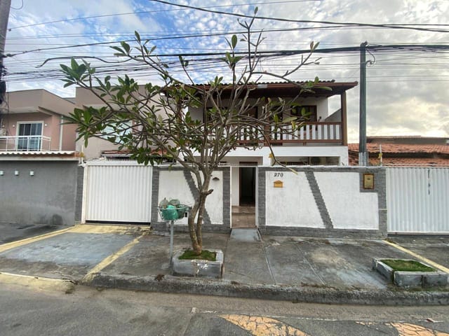 Casa 3 quartos e 2 banheiros, para alugar, no bairro Recreio em Rio das Ostras