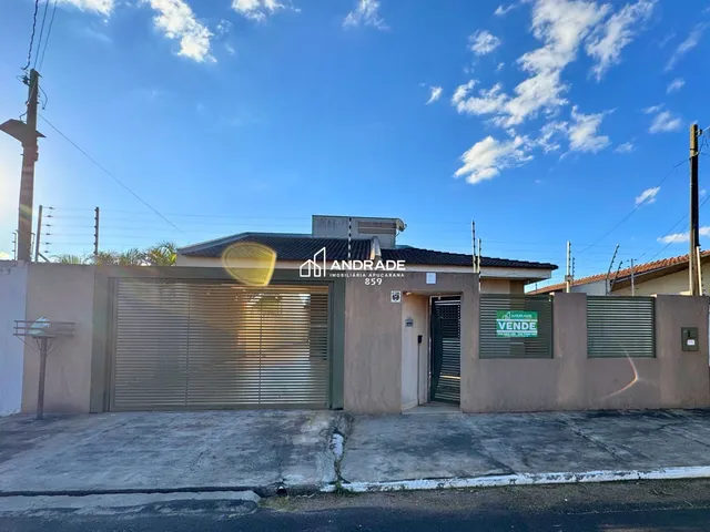 Casa com 360m² 3 quartos e 3 banheiros, à venda, no bairro Núcleo Habitacional Afonso Alves de Camargo em Apucarana