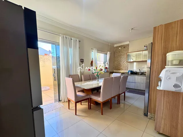 Casa com 360m² 3 quartos e 3 banheiros, à venda, no bairro Núcleo Habitacional Afonso Alves de Camargo em Apucarana