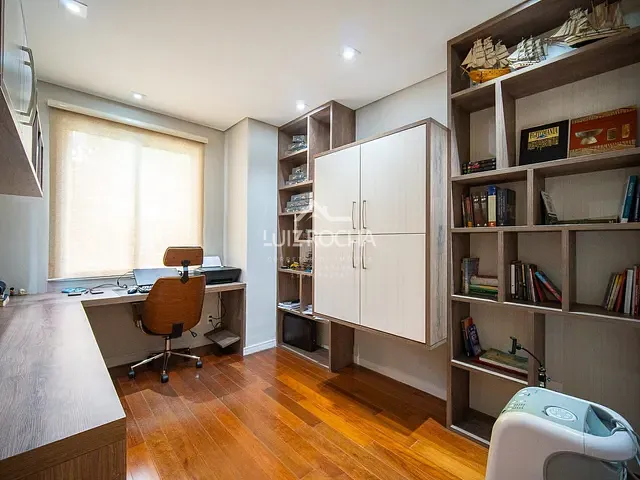 Casa com 345m² 3 quartos e 3 banheiros, à venda, no bairro GRANJA VIANA em Cotia