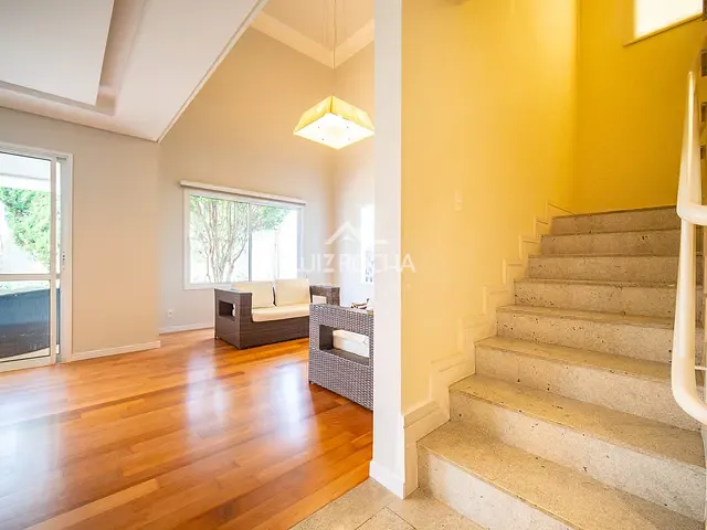 Casa com 345m² 3 quartos e 3 banheiros, à venda, no bairro GRANJA VIANA em Cotia