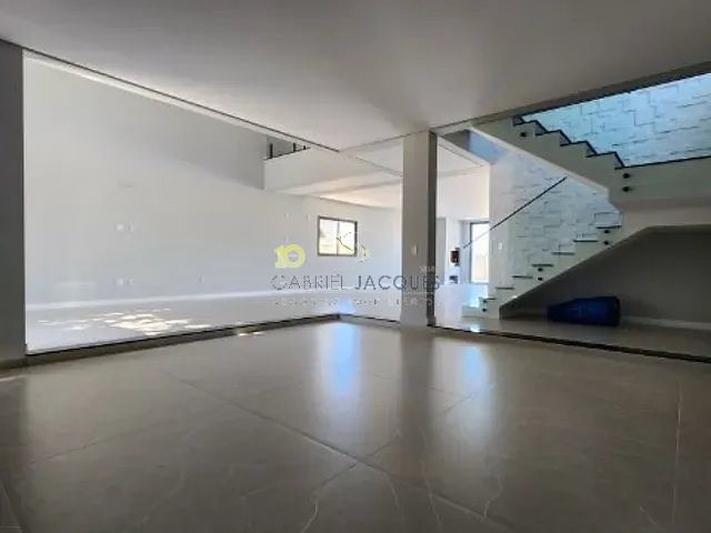 Casa com 401m² 3 quartos e 4 banheiros, à venda, no bairro Pedra Branca em Palhoça