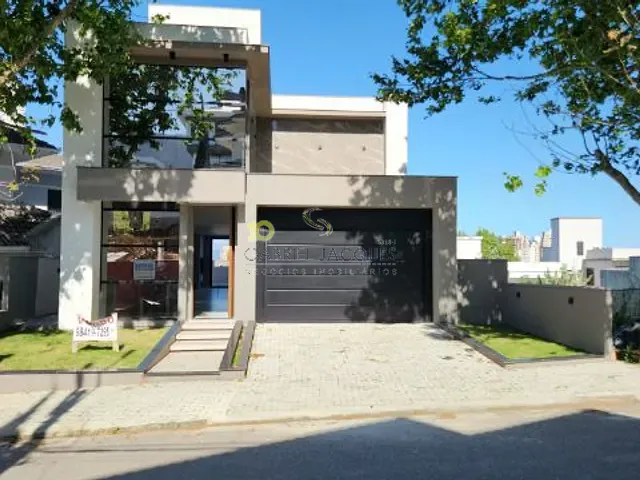 Casa com 401m² 3 quartos e 4 banheiros, à venda, no bairro Pedra Branca em Palhoça