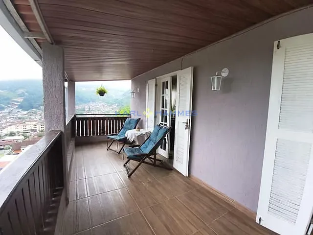 Casa 3 quartos e 2 banheiros, à venda, no bairro Mosela em Petrópolis
