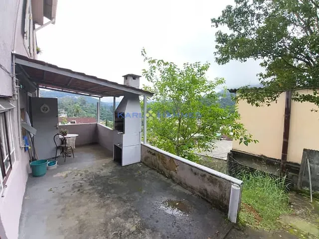 Casa 3 quartos e 2 banheiros, à venda, no bairro Mosela em Petrópolis