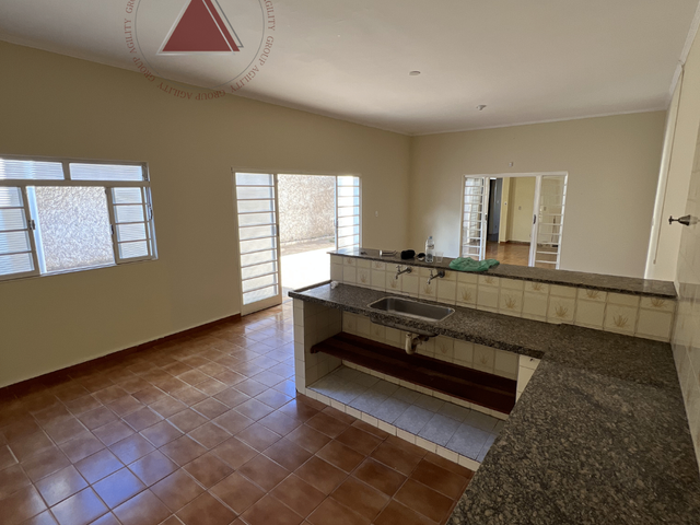 Casa com 290m² 3 quartos e 2 banheiros, à venda, no bairro Jardim Riviera em Franca