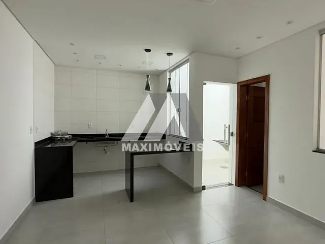 Casa 2 quartos e 2 banheiros, para alugar, no bairro Santa Tereza em Araçuaí