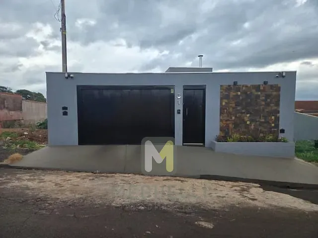 Casa com 300m², à venda, no bairro Dom Camilo em Serrana