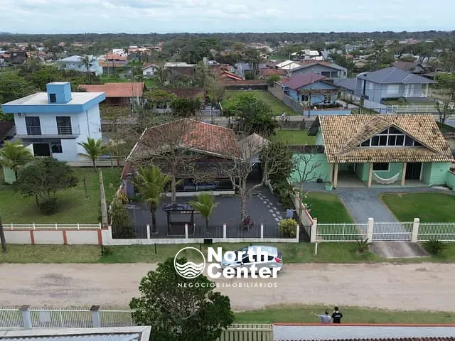 Casa com 600m² 3 quartos e 2 banheiros, à venda, no bairro Salinas em Balneário Barra do Sul