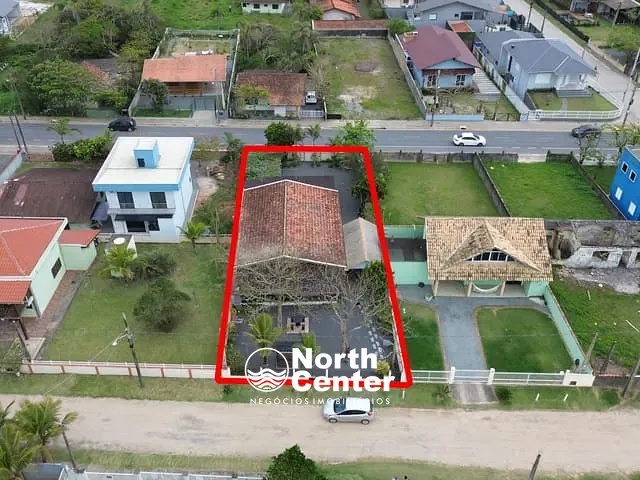 Casa com 600m² 3 quartos e 2 banheiros, à venda, no bairro Salinas em Balneário Barra do Sul