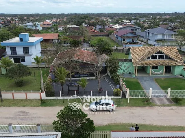 Casa com 600m² 3 quartos e 2 banheiros, à venda, no bairro Salinas em Balneário Barra do Sul