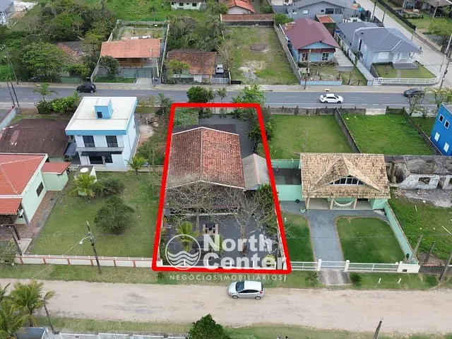 Casa com 600m² 3 quartos e 2 banheiros, à venda, no bairro Salinas em Balneário Barra do Sul
